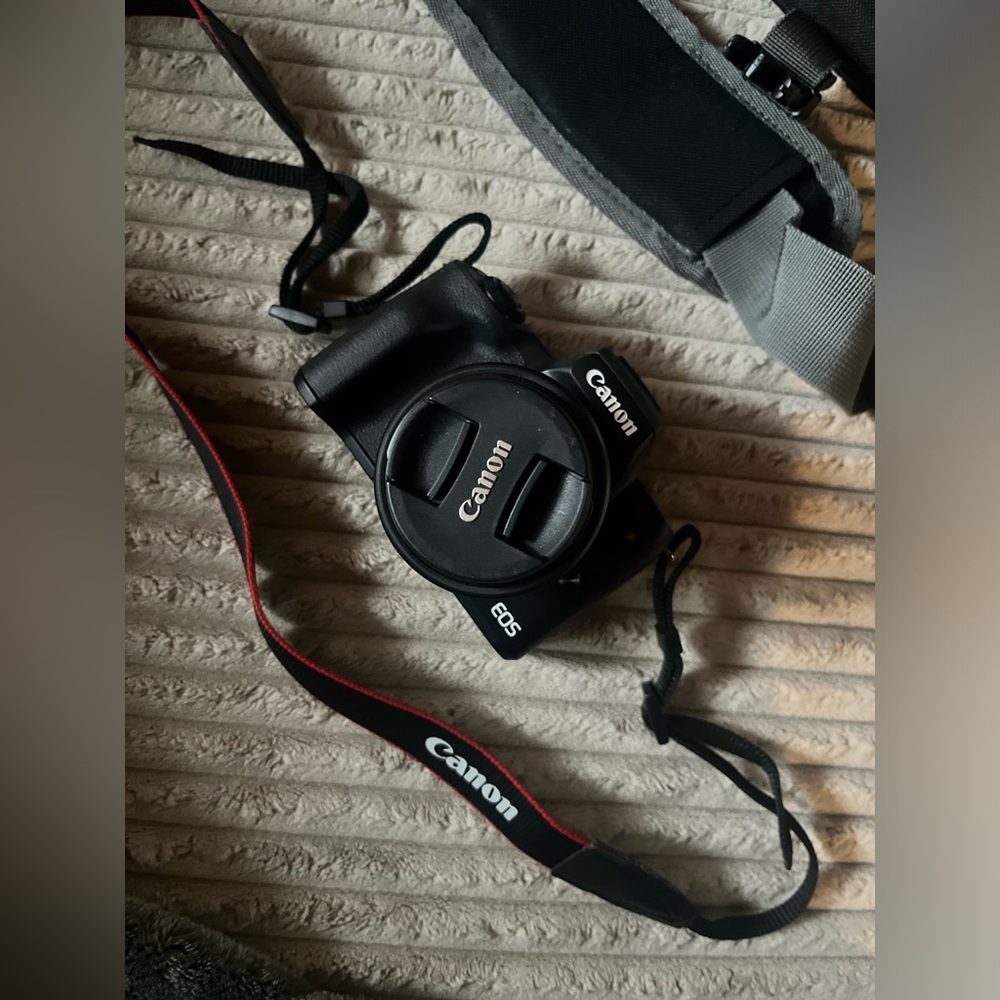 Canon EOS M50 Mirrorless Camera Kit w/EF-M15-45mm and 4K Video (Black)